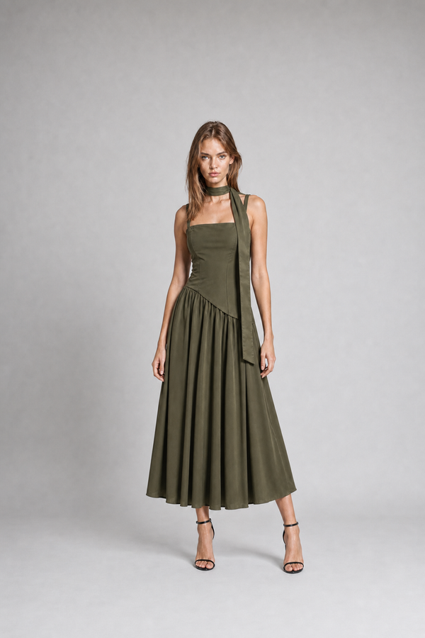Maxi-Kleid mit Scarf-Träger und Plisseerock