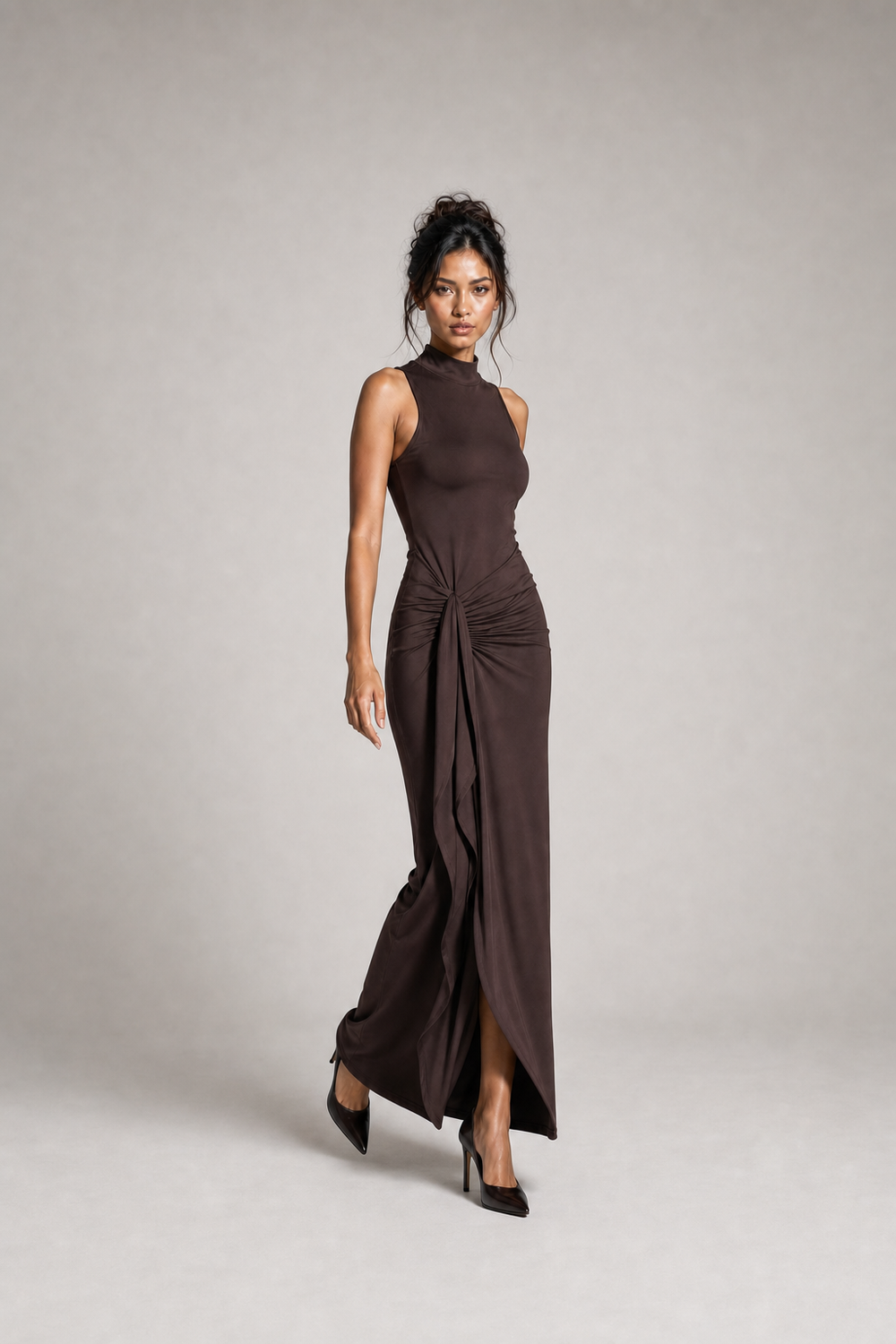 Ärmelloses Midi-Kleid mit Schlitz und Knotendetail
