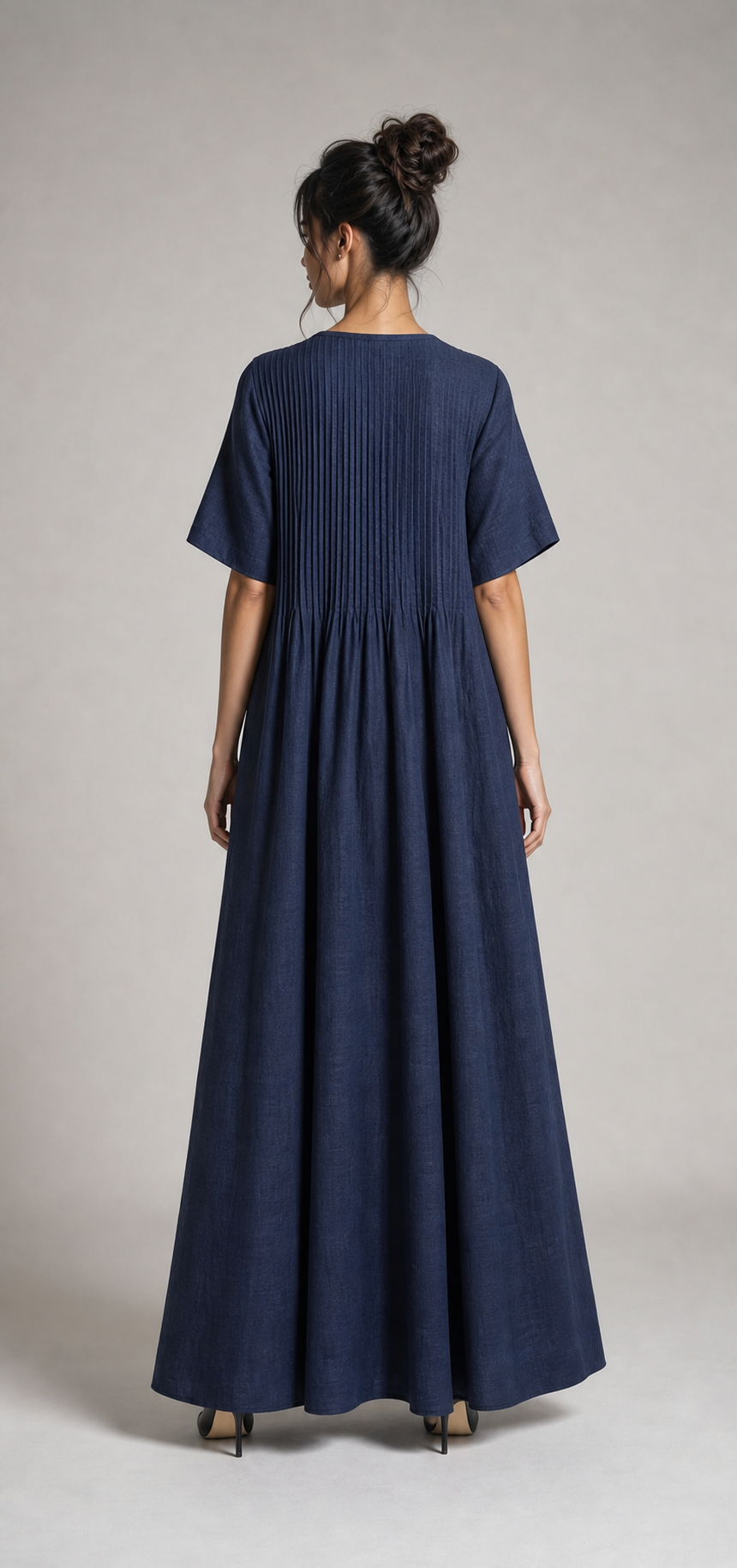 Leinenkleid V-Ausschnitt mit Plissee-Details